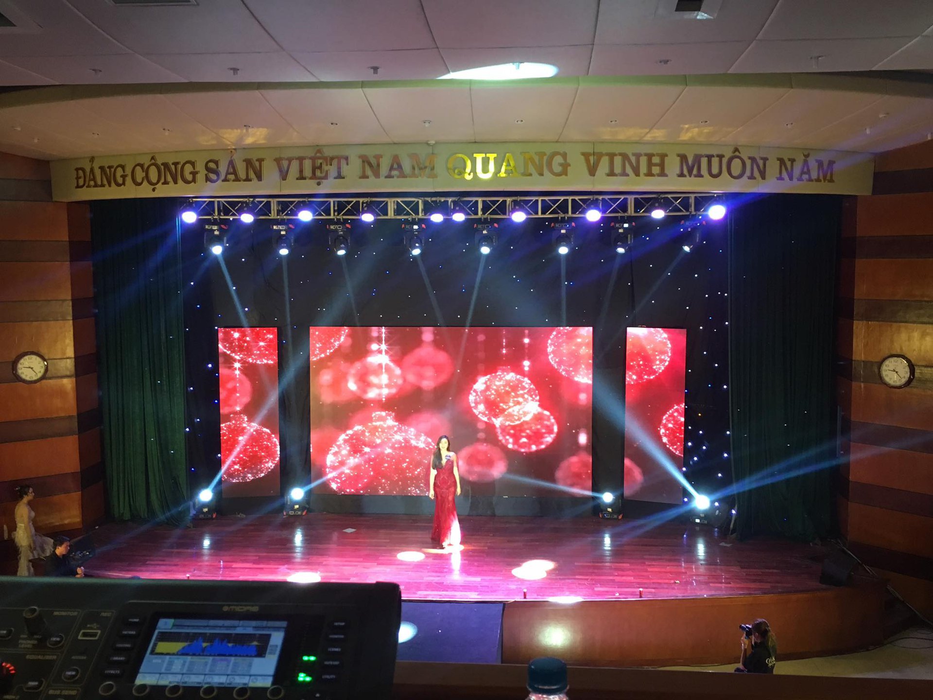 Cho Thuê Màn Hình LED Giá Rẻ – Rẻ Nhưng Đừng Để Quay Chụp Bị Sọc Màn